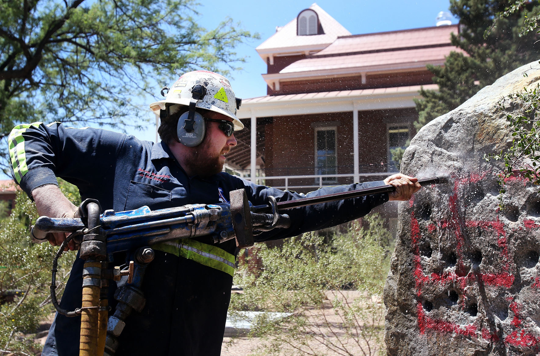 UA rock-drilling competition